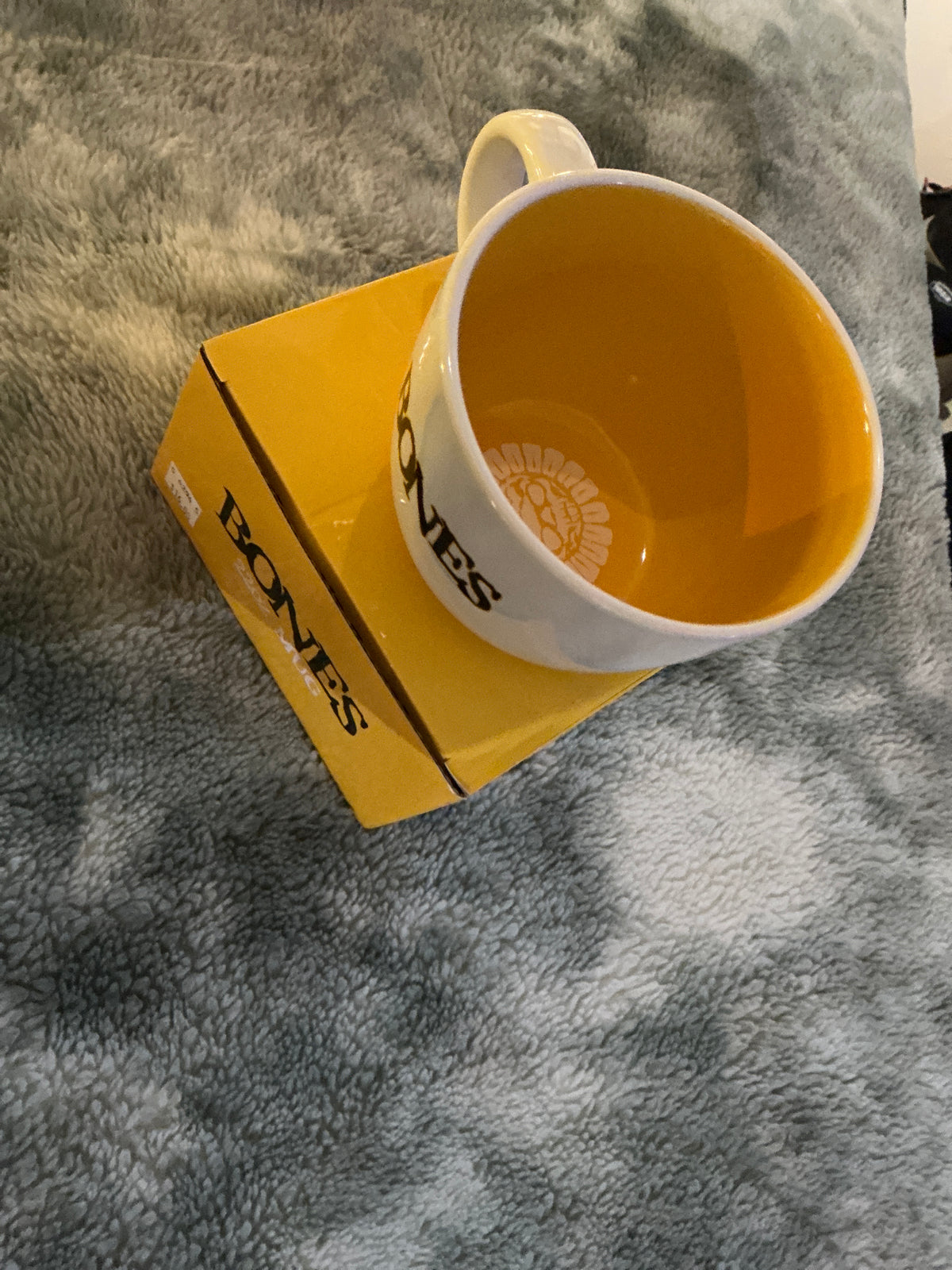 BONES PUSHING UP DAISYS 22 OZ MUG